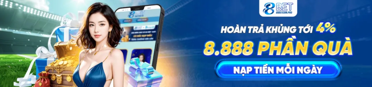 Người đàn ông đang cá cược trực tiếp trận bóng đá trên điện thoại